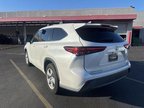 2022 Toyota Highlander LE