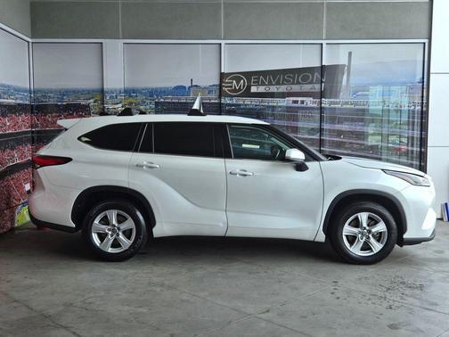 2022 Toyota Highlander LE