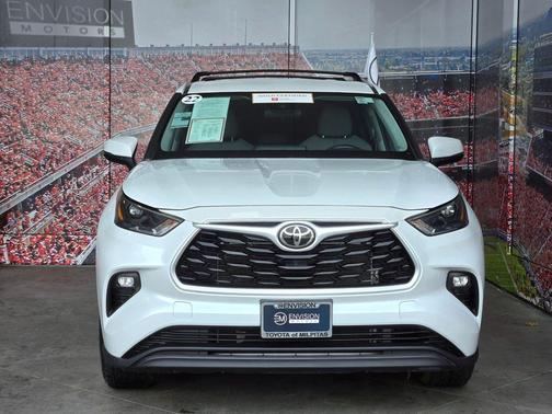 2022 Toyota Highlander LE
