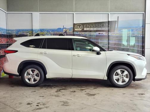 2022 Toyota Highlander LE