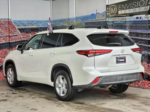 2022 Toyota Highlander LE