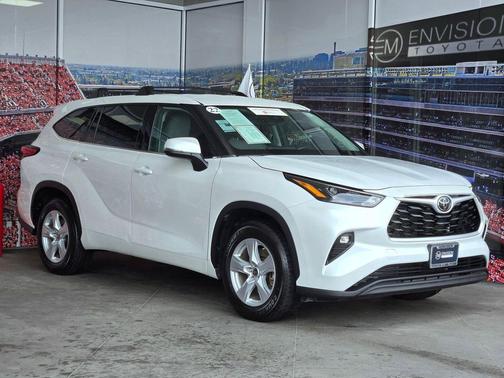 2022 Toyota Highlander LE