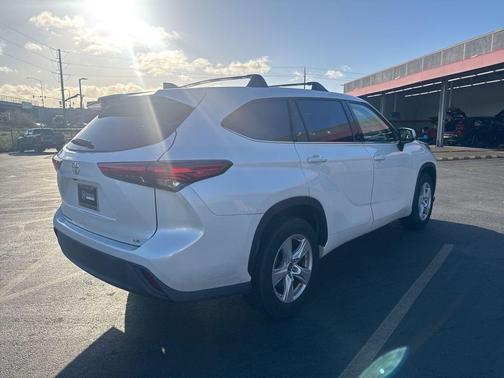2022 Toyota Highlander LE
