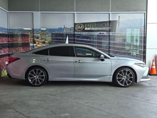 Celestial Silver Metallic 2019 Toyota Avalon Touring