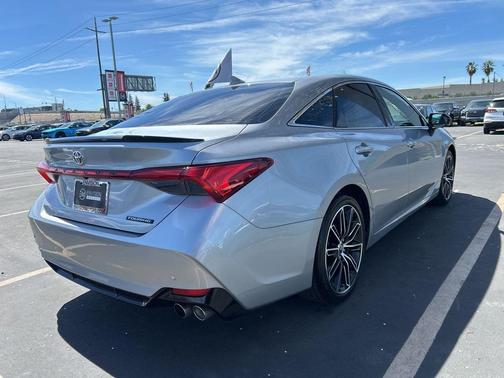 Celestial Silver Metallic 2019 Toyota Avalon Touring