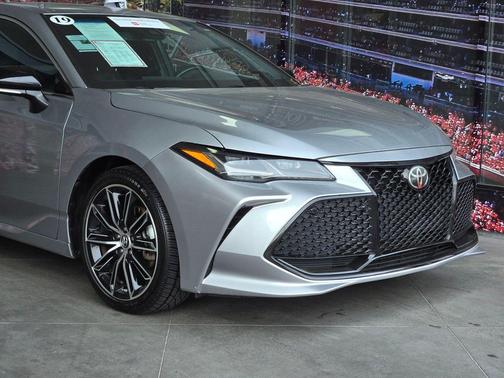 Celestial Silver Metallic 2019 Toyota Avalon Touring