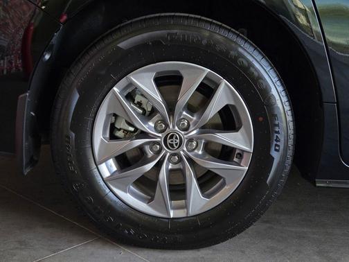 Midnight Black Metallic 2026 Toyota Sienna XLE