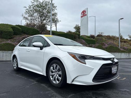 Ice Cap 2024 Toyota Corolla LE