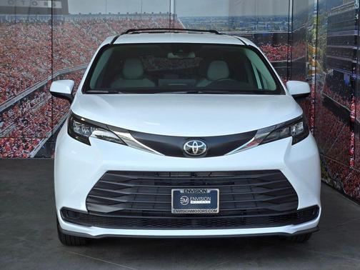 Ice Cap 2026 Toyota Sienna LE
