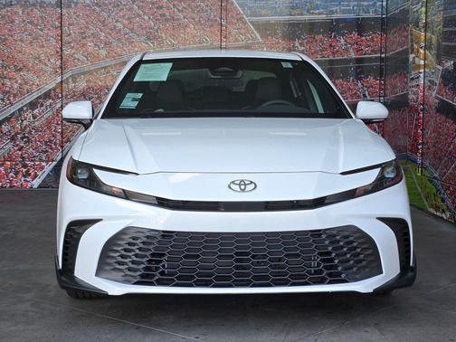 Ice Cap 2026 Toyota Camry SE