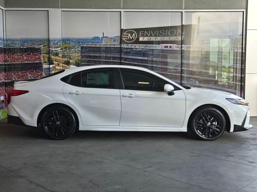 Ice Cap 2026 Toyota Camry SE