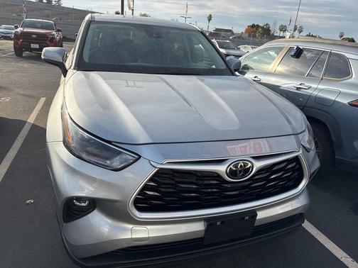 2024 Toyota Highlander LE