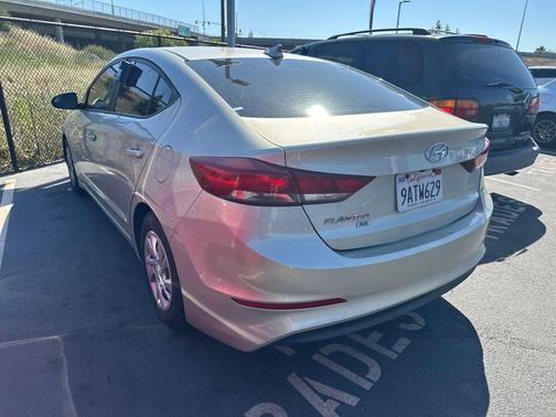 Mineral Beige 2018 Hyundai ELANTRA SE