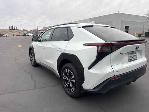 2025 Toyota bZ4X XLE