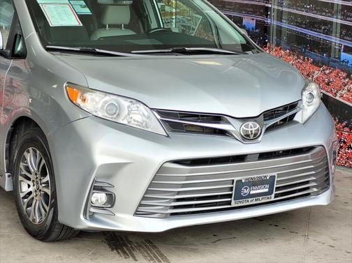 2020 Toyota Sienna XLE