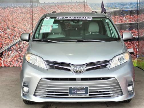 2020 Toyota Sienna XLE