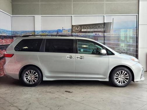 2020 Toyota Sienna XLE