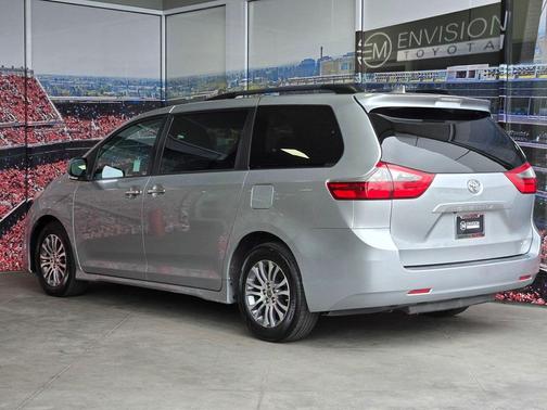 Celestial Silver Metallic 2020 Toyota Sienna XLE