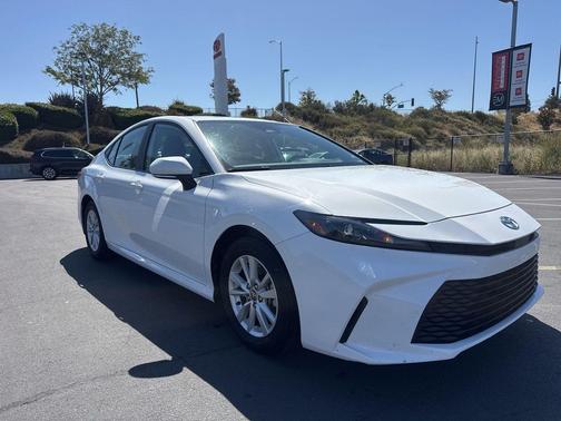 Ice Cap 2025 Toyota Camry LE