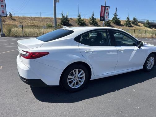 Ice Cap 2025 Toyota Camry LE