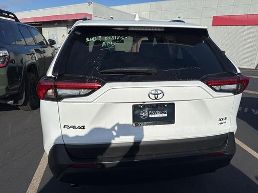 2022 Toyota RAV4 XLE