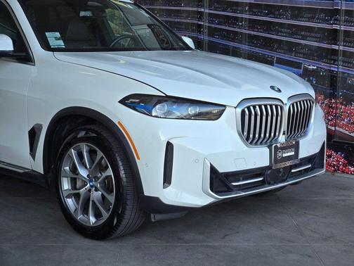 Alpine White 2025 BMW X5 PHEV xDrive50e