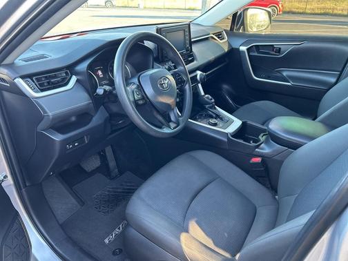 2022 Toyota RAV4 Hybrid LE