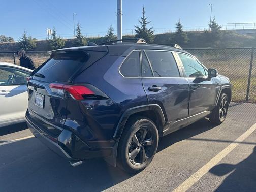2021 Toyota RAV4 Hybrid SE