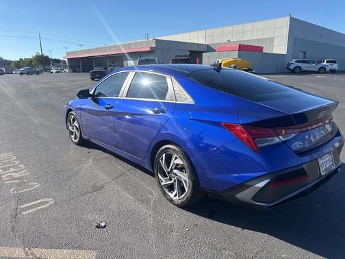 2024 Hyundai ELANTRA SEL