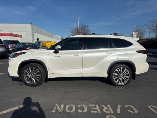2020 Toyota Highlander Hybrid Platinum