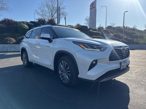 2020 Toyota Highlander Hybrid Platinum