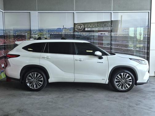 2020 Toyota Highlander Hybrid Platinum