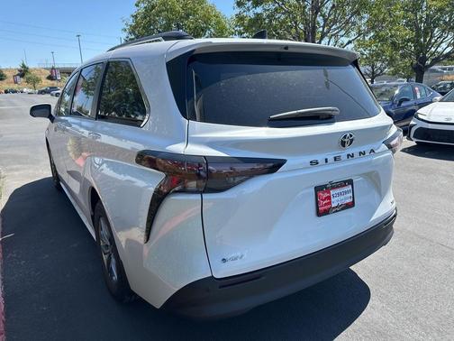 Wind Chill Pearl 2026 Toyota Sienna XLE