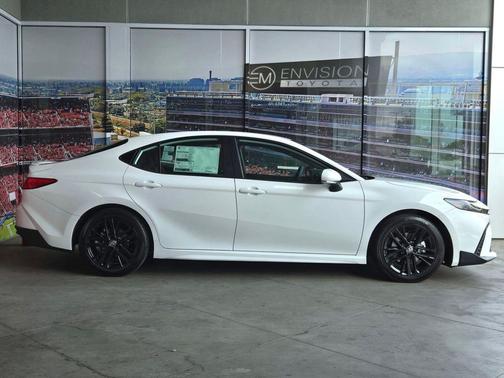 Ice Cap 2026 Toyota Camry SE
