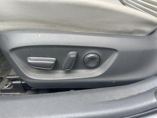 Celestial Silver Metallic 2018 Toyota Camry SE