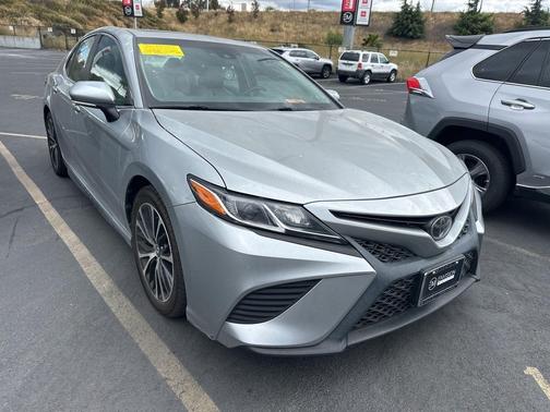 Celestial Silver Metallic 2018 Toyota Camry SE