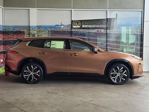 2025 Toyota Crown Signia XLE