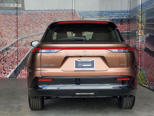 2025 Toyota Crown Signia XLE