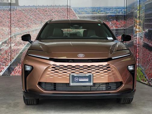 2025 Toyota Crown Signia XLE