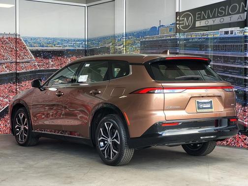 2025 Toyota Crown Signia XLE