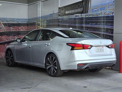 2022 Nissan Altima SR FWD