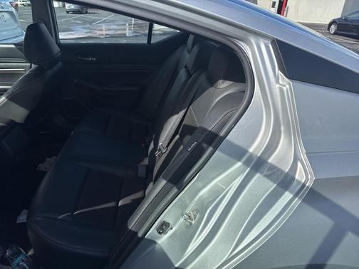 2022 Nissan Altima SR FWD