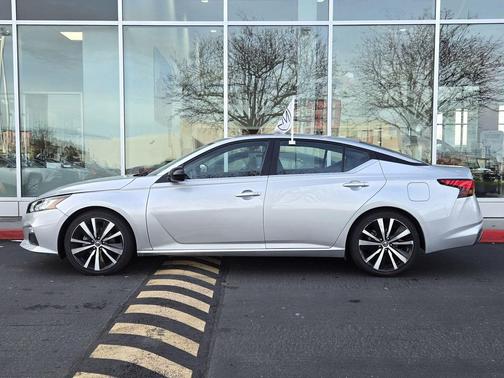 2022 Nissan Altima SR FWD