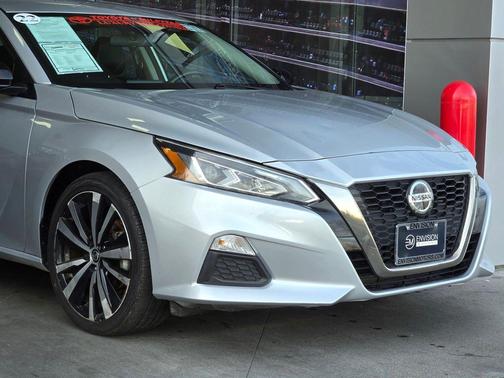 2022 Nissan Altima SR FWD