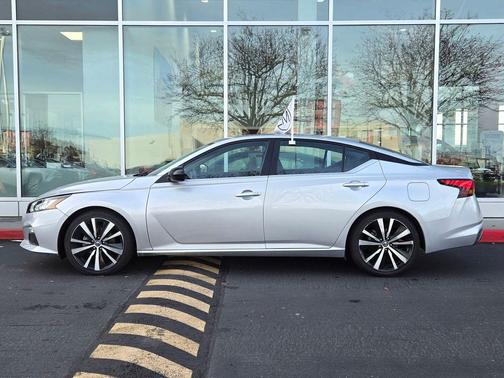 2022 Nissan Altima SR FWD