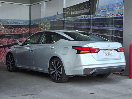 2022 Nissan Altima SR FWD