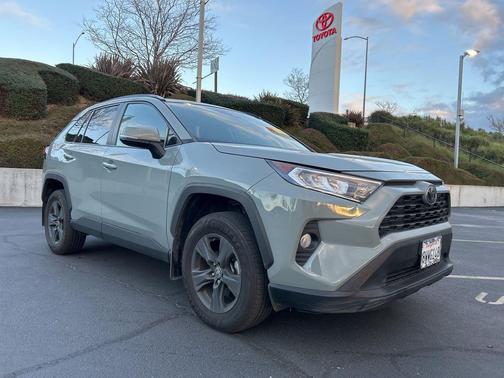 2021 Toyota RAV4 XLE