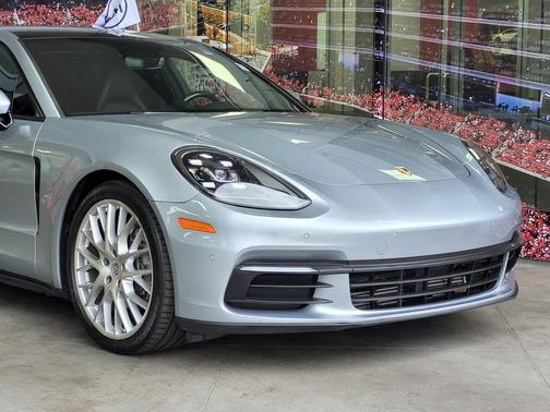 2018 Porsche Panamera 4