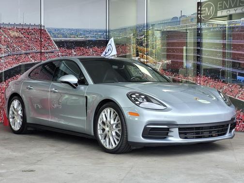 2018 Porsche Panamera 4