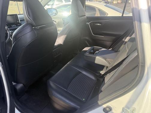 2021 Toyota RAV4 Hybrid SE